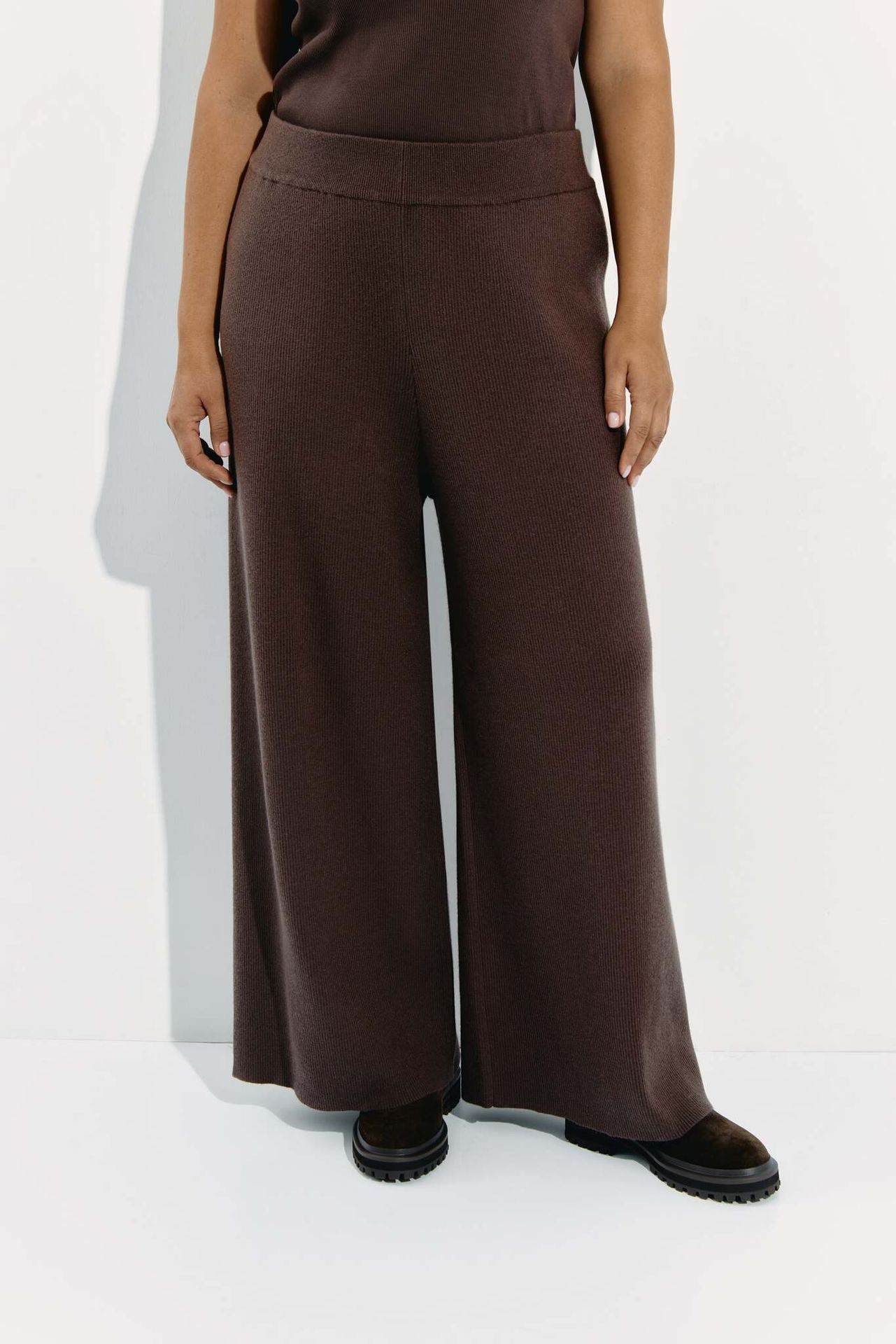 Брюки вязаные