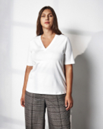 Футболка с V-образным вырезом