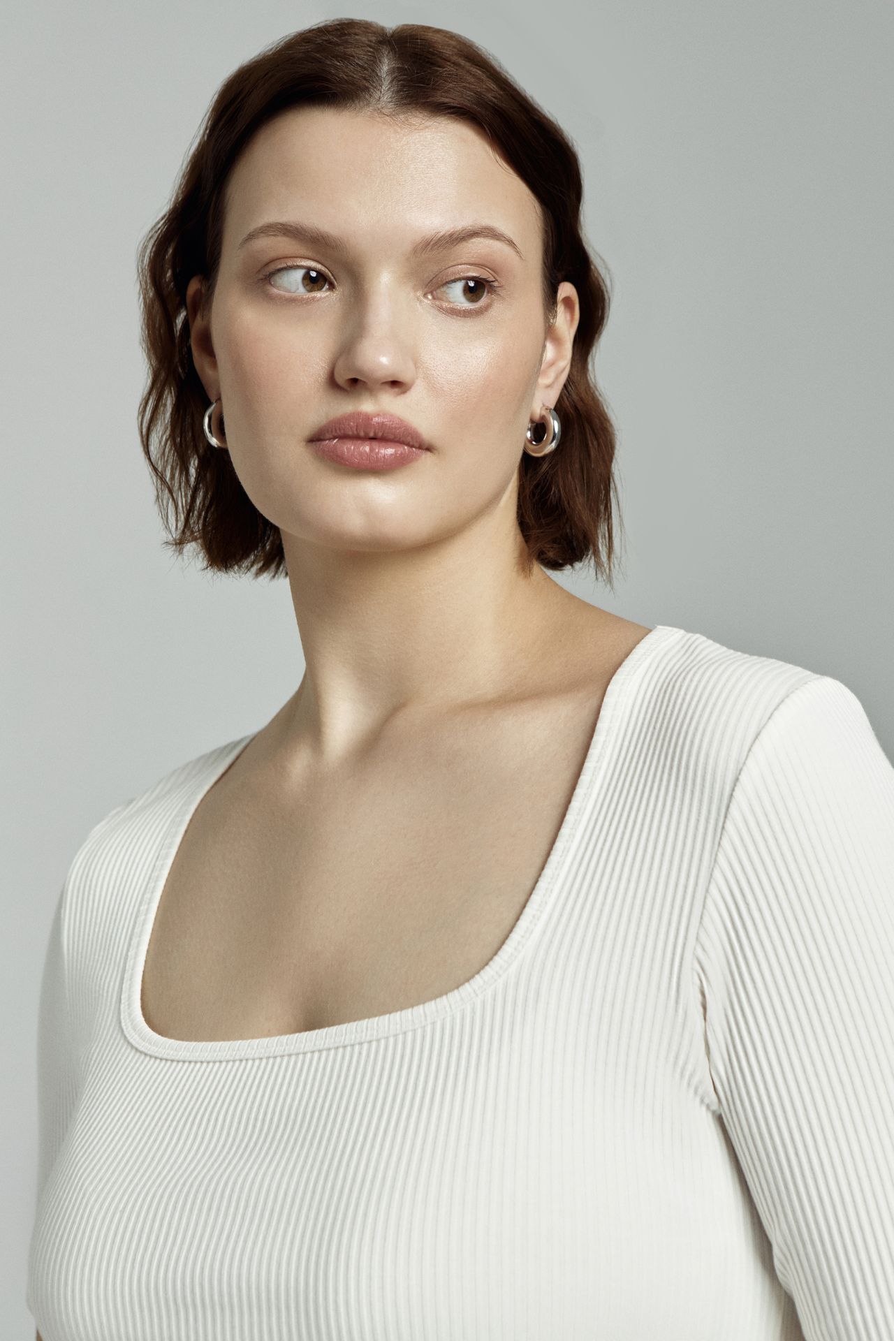 Топ базовый с вырезом каре