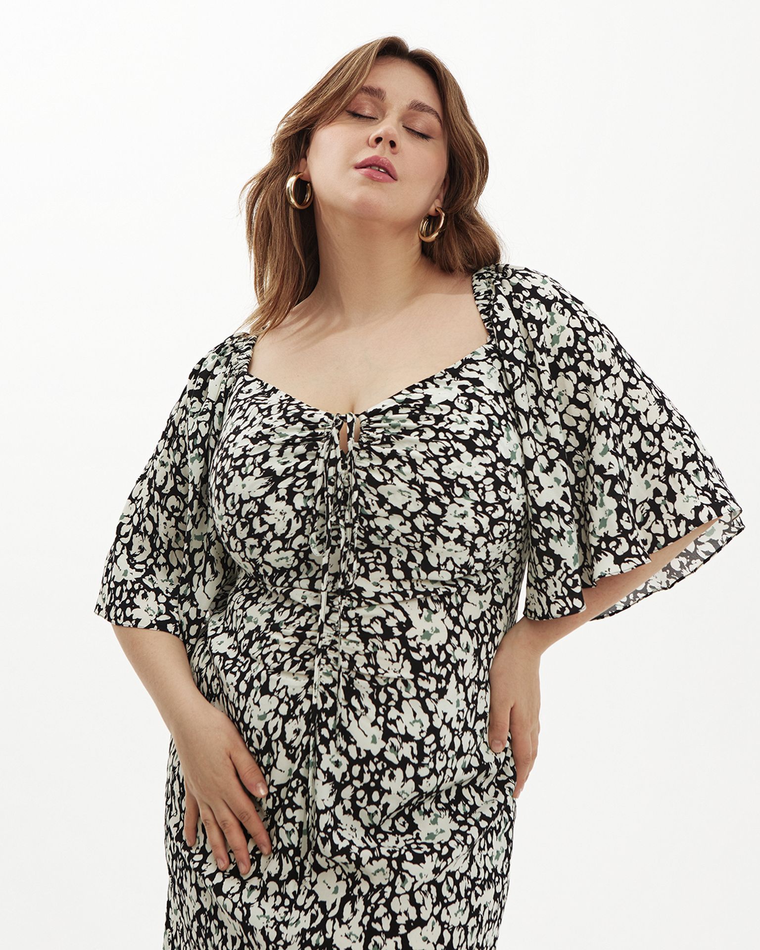 Платье со шнуровкой по спине