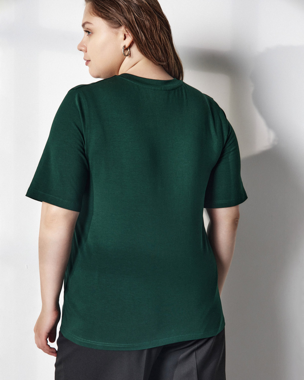 Футболка с V-образным вырезом