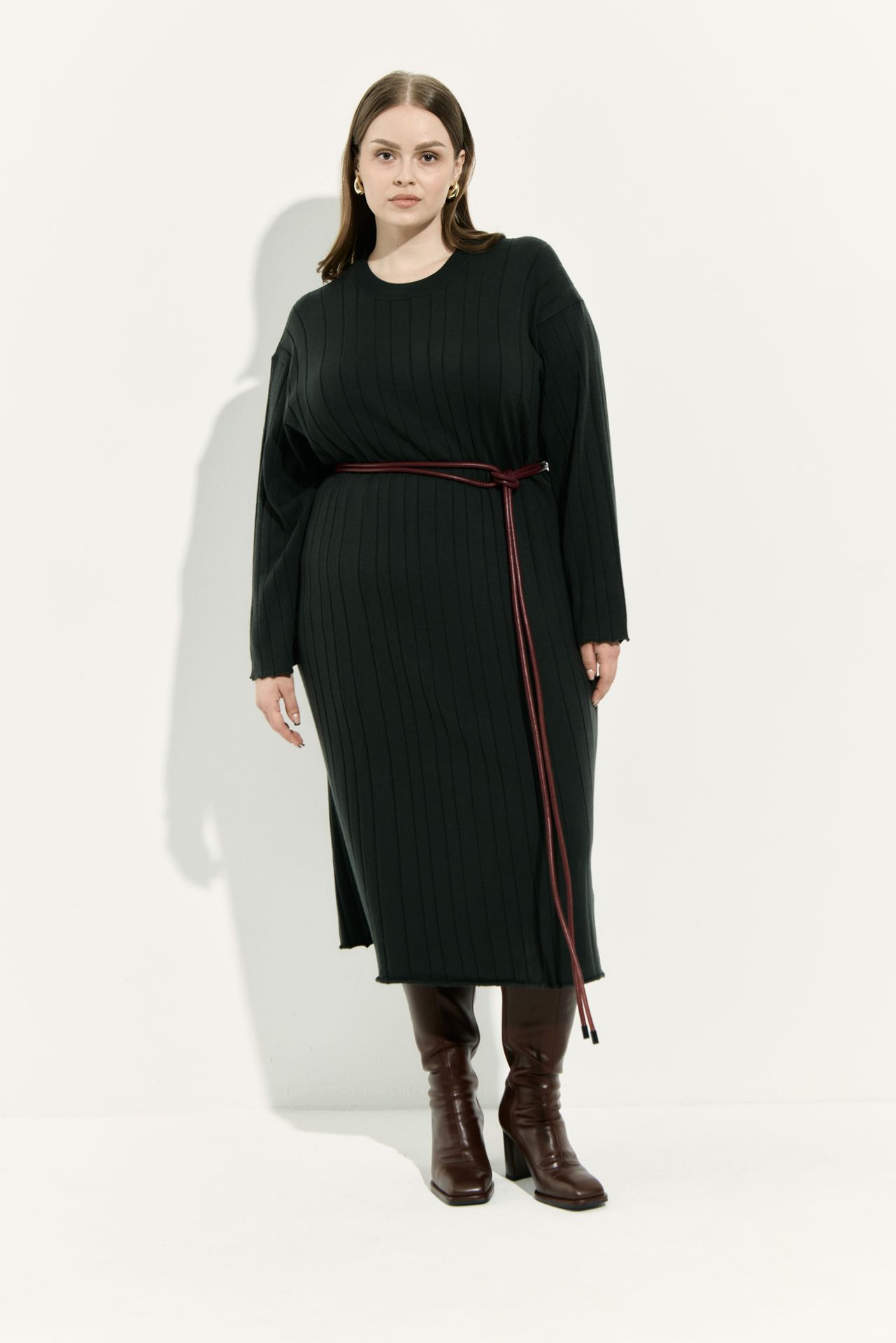 Платье вязаное