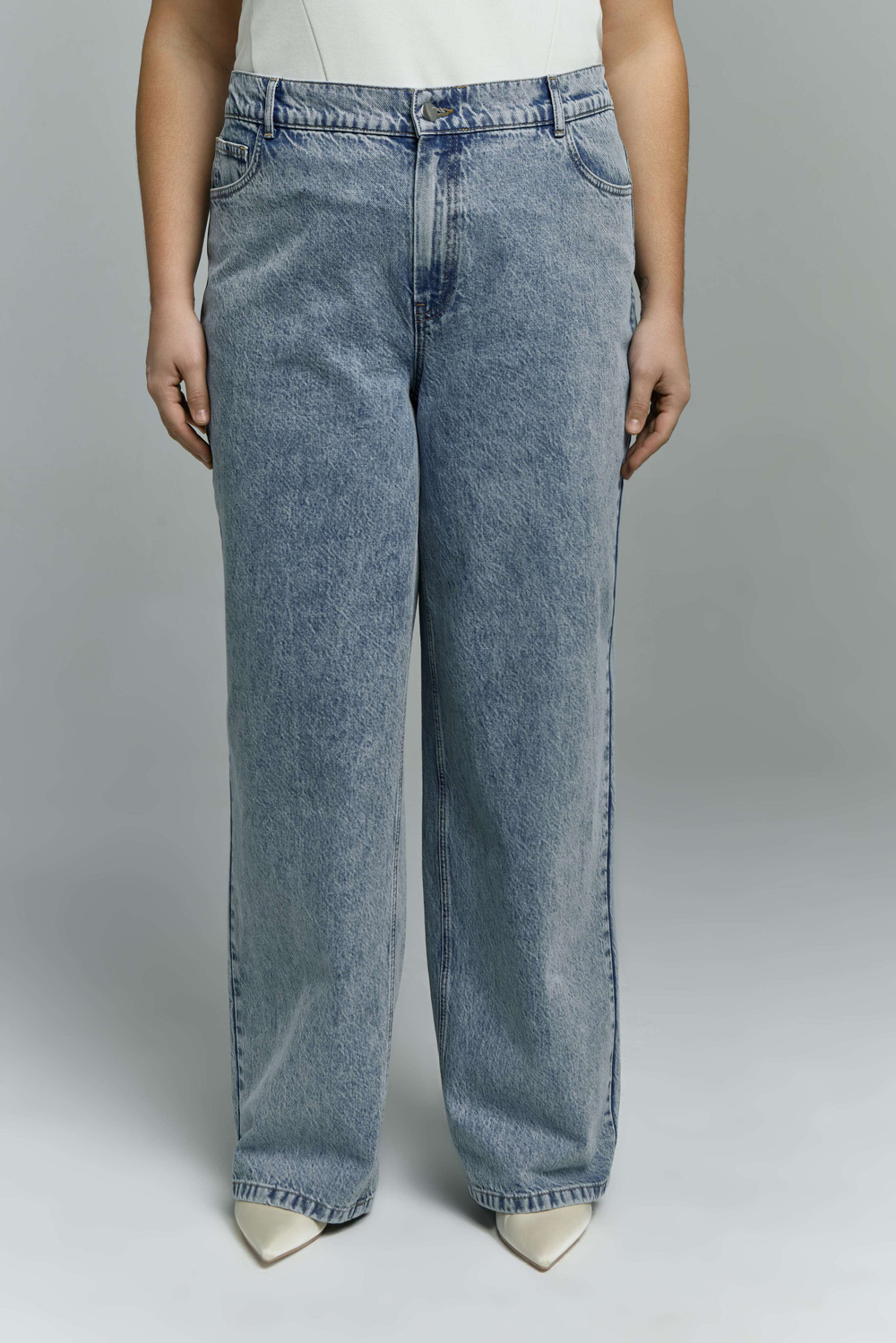 Джинсы с вышивкой Бритни