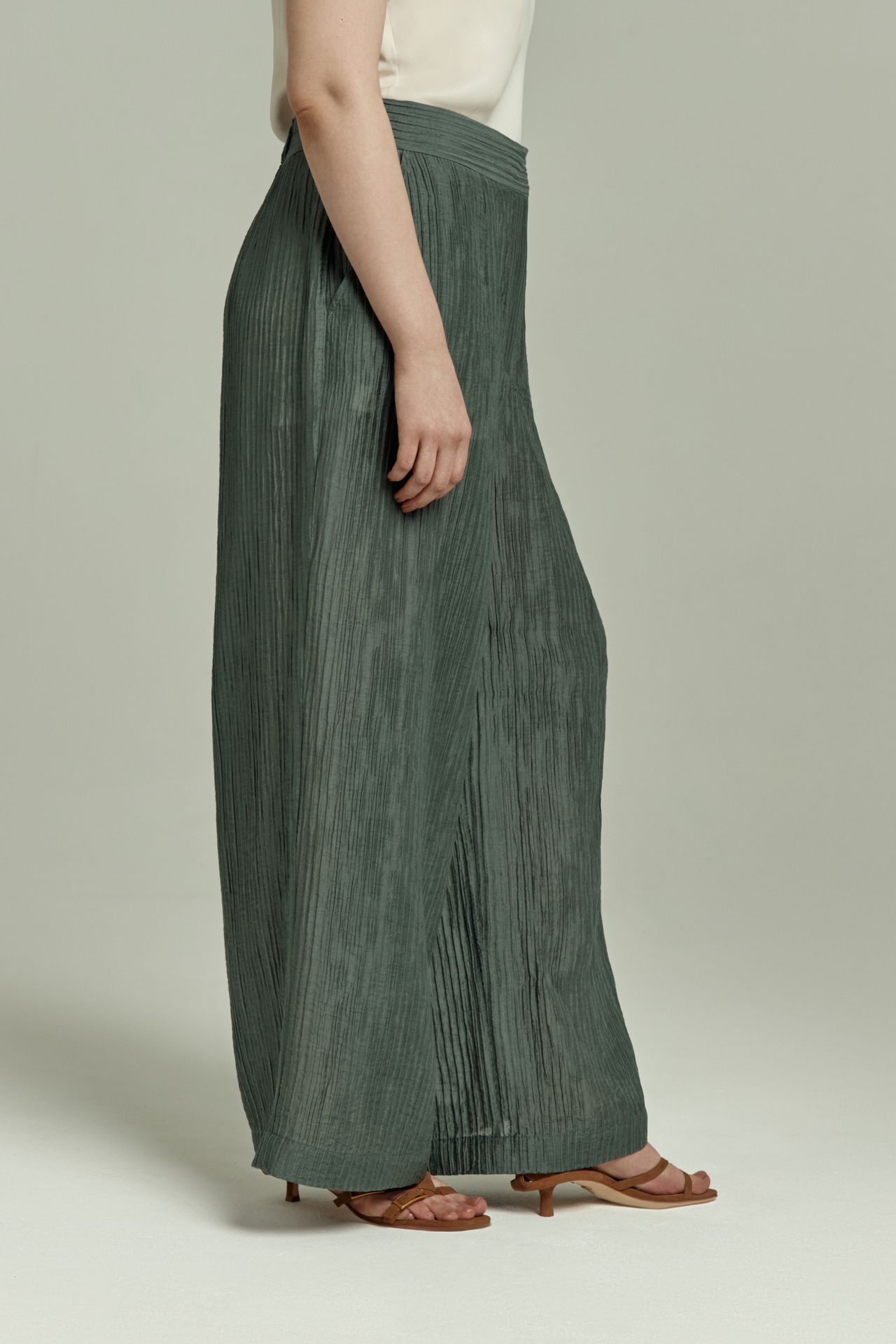 Брюки из фактурной ткани