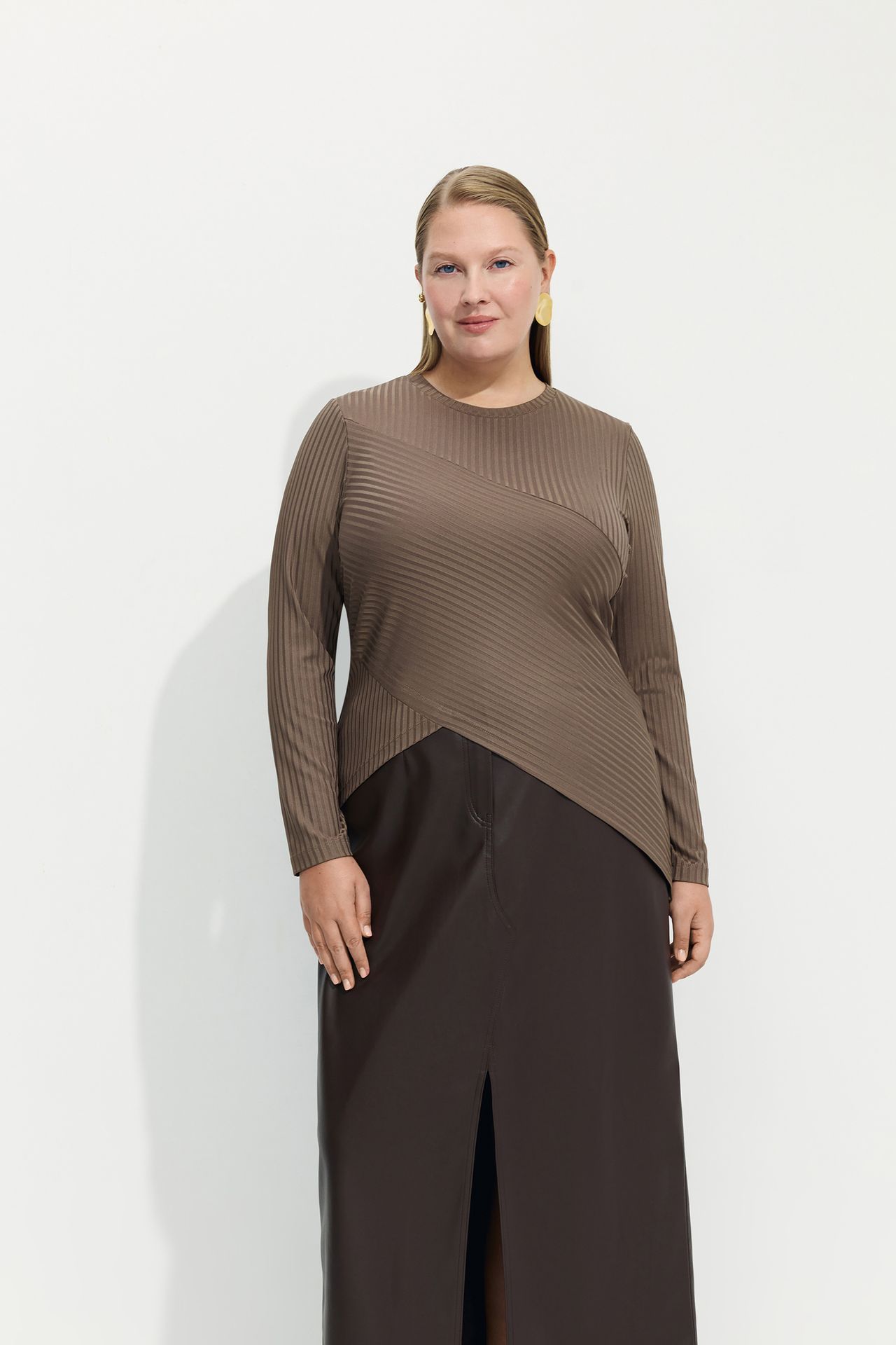 Лонгслив в рубчик JETT