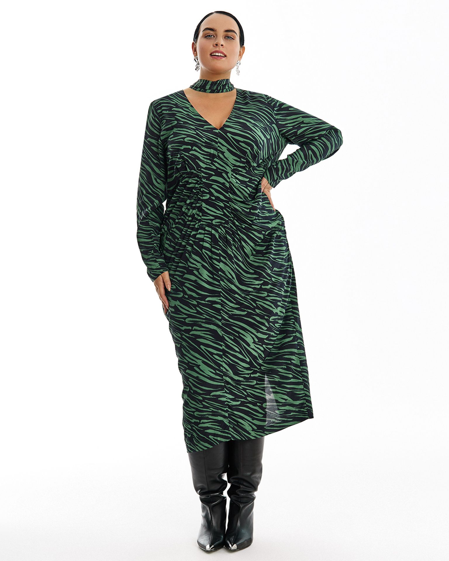 Платье с платком